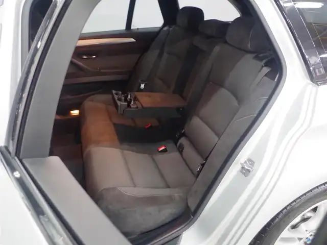 ＢＭＷ ５２３ｉ ツーリング Mスポーツ 兵庫県 2016(平28)年 3.5万km グレイシャーシルバー 純正ナビ/バックカメラ/フルセグTV/ETC/ドライビングアシストプラス/ACC/LDW/衝突回避被害軽減ブレーキ/パワーバックドア/パドルシフト/アルカンターラコンビネーションシート/前席パワーシート/コンフォートアクセス/純正18インチAW/アダプティブLEDヘッドライト