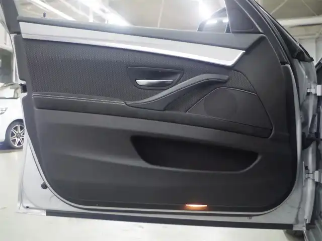 ＢＭＷ ５２３ｉ ツーリング Mスポーツ 兵庫県 2016(平28)年 3.5万km グレイシャーシルバー 純正ナビ/バックカメラ/フルセグTV/ETC/ドライビングアシストプラス/ACC/LDW/衝突回避被害軽減ブレーキ/パワーバックドア/パドルシフト/アルカンターラコンビネーションシート/前席パワーシート/コンフォートアクセス/純正18インチAW/アダプティブLEDヘッドライト