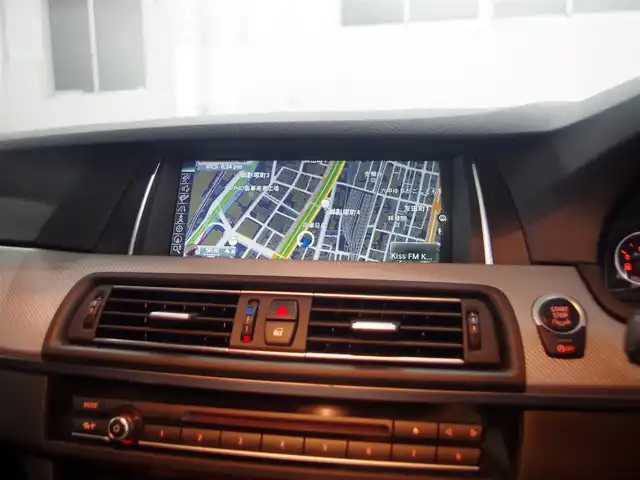 ＢＭＷ ５２３ｉ ツーリング Mスポーツ 兵庫県 2016(平28)年 3.5万km グレイシャーシルバー 純正ナビ/バックカメラ/フルセグTV/ETC/ドライビングアシストプラス/ACC/LDW/衝突回避被害軽減ブレーキ/パワーバックドア/パドルシフト/アルカンターラコンビネーションシート/前席パワーシート/コンフォートアクセス/純正18インチAW/アダプティブLEDヘッドライト