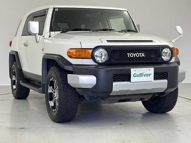トヨタ ＦＪクルーザー 茨城県 2014(平26)年 10.7万km ホワイト 純正ナビ　バックモニター　ＥＴＣ　ドラレコ　ＬＥＤライト　フォグランプ　衝突被害軽減ブレーキ　横滑り防止装置　コーナーセンサー　ＲＡＹＳ１７インチアルミホイール　純正フロアマット　ルーフレール