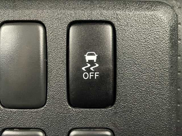 トヨタ ＦＪクルーザー 茨城県 2014(平26)年 10.7万km ホワイト 純正ナビ　バックモニター　ＥＴＣ　ドラレコ　ＬＥＤライト　フォグランプ　衝突被害軽減ブレーキ　横滑り防止装置　コーナーセンサー　ＲＡＹＳ１７インチアルミホイール　純正フロアマット　ルーフレール