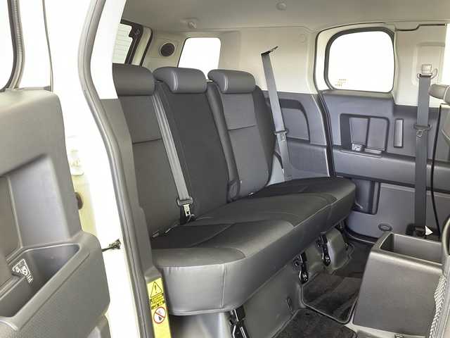 トヨタ ＦＪクルーザー 茨城県 2014(平26)年 10.7万km ホワイト 純正ナビ　バックモニター　ＥＴＣ　ドラレコ　ＬＥＤライト　フォグランプ　衝突被害軽減ブレーキ　横滑り防止装置　コーナーセンサー　ＲＡＹＳ１７インチアルミホイール　純正フロアマット　ルーフレール