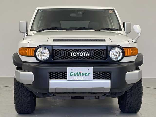 トヨタ ＦＪクルーザー 茨城県 2014(平26)年 10.7万km ホワイト 純正ナビ　バックモニター　ＥＴＣ　ドラレコ　ＬＥＤライト　フォグランプ　衝突被害軽減ブレーキ　横滑り防止装置　コーナーセンサー　ＲＡＹＳ１７インチアルミホイール　純正フロアマット　ルーフレール