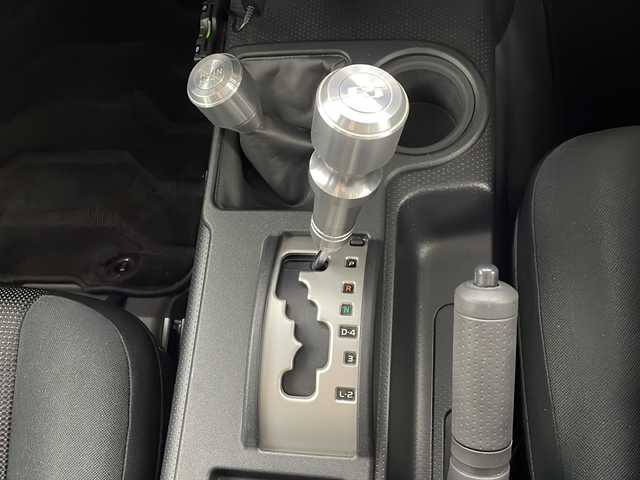 トヨタ ＦＪクルーザー 茨城県 2014(平26)年 10.7万km ホワイト 純正ナビ　バックモニター　ＥＴＣ　ドラレコ　ＬＥＤライト　フォグランプ　衝突被害軽減ブレーキ　横滑り防止装置　コーナーセンサー　ＲＡＹＳ１７インチアルミホイール　純正フロアマット　ルーフレール