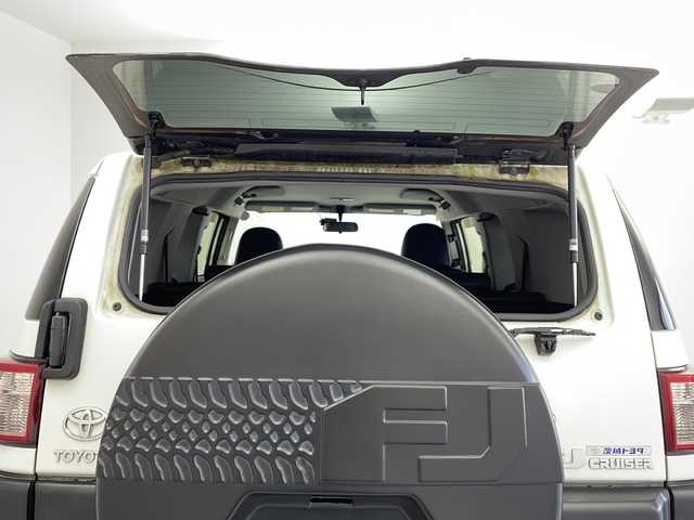 トヨタ ＦＪクルーザー 茨城県 2014(平26)年 10.7万km ホワイト 純正ナビ　バックモニター　ＥＴＣ　ドラレコ　ＬＥＤライト　フォグランプ　衝突被害軽減ブレーキ　横滑り防止装置　コーナーセンサー　ＲＡＹＳ１７インチアルミホイール　純正フロアマット　ルーフレール