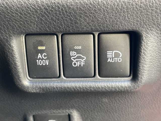 トヨタ Ｃ－ＨＲ G 埼玉県 2017(平29)年 5.3万km センシュアルレッドマイカ 黒レザーシート/前席シートヒーター/Ｄ席パワーシート/純正７インチメモリナビ＆フルセグＴＶ/ （ＤＶＤ＆ＣＤ＆ＢＴ）/バックカメラ/ビルトインＥＴＣ（２．０）/衝突軽減システム/レーダークルーズコントロール/レーンキープアシスト/クリアランスソナー/ＡＣ１００Ｖ充電/電動パーキングブレーキ/オートホールド/純正１８inアルミホイール/オートマチックハイビーム/オートライト/ＬＥＤライト/フォグランプ/電動格納ミラー/スマートキー/プッシュスタート/Ｗ＆サイド＋カーテンエアバッグ/横滑り防止装置/ＡＢＳ/ドアバイザー/フロアマット/新車保証書/取扱説明書/スマートスペアキー有