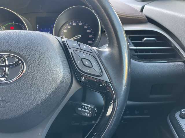 トヨタ Ｃ－ＨＲ G 埼玉県 2017(平29)年 5.3万km センシュアルレッドマイカ 黒レザーシート/前席シートヒーター/Ｄ席パワーシート/純正７インチメモリナビ＆フルセグＴＶ/ （ＤＶＤ＆ＣＤ＆ＢＴ）/バックカメラ/ビルトインＥＴＣ（２．０）/衝突軽減システム/レーダークルーズコントロール/レーンキープアシスト/クリアランスソナー/ＡＣ１００Ｖ充電/電動パーキングブレーキ/オートホールド/純正１８inアルミホイール/オートマチックハイビーム/オートライト/ＬＥＤライト/フォグランプ/電動格納ミラー/スマートキー/プッシュスタート/Ｗ＆サイド＋カーテンエアバッグ/横滑り防止装置/ＡＢＳ/ドアバイザー/フロアマット/新車保証書/取扱説明書/スマートスペアキー有