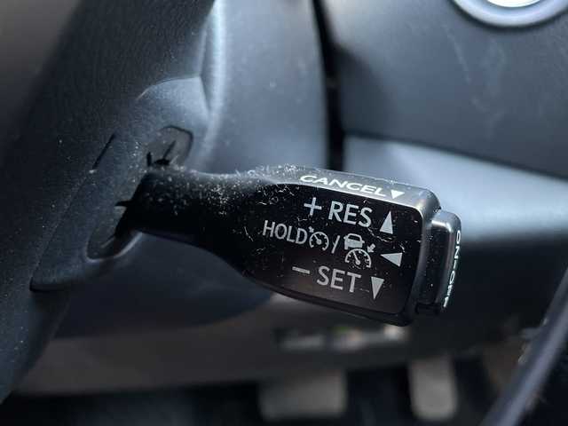 トヨタ Ｃ－ＨＲ G 埼玉県 2017(平29)年 5.3万km センシュアルレッドマイカ 黒レザーシート/前席シートヒーター/Ｄ席パワーシート/純正７インチメモリナビ＆フルセグＴＶ/ （ＤＶＤ＆ＣＤ＆ＢＴ）/バックカメラ/ビルトインＥＴＣ（２．０）/衝突軽減システム/レーダークルーズコントロール/レーンキープアシスト/クリアランスソナー/ＡＣ１００Ｖ充電/電動パーキングブレーキ/オートホールド/純正１８inアルミホイール/オートマチックハイビーム/オートライト/ＬＥＤライト/フォグランプ/電動格納ミラー/スマートキー/プッシュスタート/Ｗ＆サイド＋カーテンエアバッグ/横滑り防止装置/ＡＢＳ/ドアバイザー/フロアマット/新車保証書/取扱説明書/スマートスペアキー有