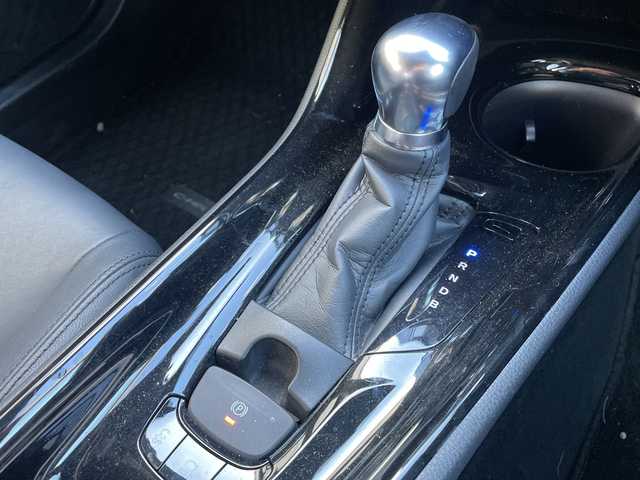 トヨタ Ｃ－ＨＲ G 埼玉県 2017(平29)年 5.3万km センシュアルレッドマイカ 黒レザーシート/前席シートヒーター/Ｄ席パワーシート/純正７インチメモリナビ＆フルセグＴＶ/ （ＤＶＤ＆ＣＤ＆ＢＴ）/バックカメラ/ビルトインＥＴＣ（２．０）/衝突軽減システム/レーダークルーズコントロール/レーンキープアシスト/クリアランスソナー/ＡＣ１００Ｖ充電/電動パーキングブレーキ/オートホールド/純正１８inアルミホイール/オートマチックハイビーム/オートライト/ＬＥＤライト/フォグランプ/電動格納ミラー/スマートキー/プッシュスタート/Ｗ＆サイド＋カーテンエアバッグ/横滑り防止装置/ＡＢＳ/ドアバイザー/フロアマット/新車保証書/取扱説明書/スマートスペアキー有