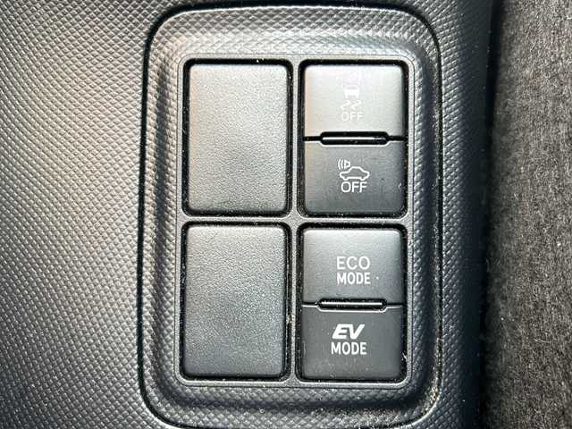 トヨタ アクア G 沖縄県 2019(平31)年 5.8万km ホワイトパールクリスタルシャイン 禁煙車　/ＥＴＣ　/ＬＥＤヘッドライト　/バックカメラ　/クルーズコントロール　/前後コーナーセンサー　/前後ドラレコ　/オートマチックハイビーム　/純正ＳＤナビＡＭ／ＦＭ／ＢＴ　/フルセグテレビ　/衝突被害軽減システム