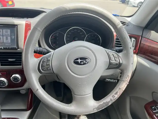 スバル フォレスター 2．0XS プラチナセレクション 秋田県 2008(平20)年 15.6万km オブシディアンブラックパール 純正ナビ/４WD/スマートキー/フルセグ/MTモード付AT/社外アルミ/社外フロアマット/前席シートヒーター/前席パワーシート/ETC/アイドリングストップ/ステアリングスイッチ/プッシュスタート/社外エンジンスターター/サンルーフ/オートエアコン/純正ドアバイザー/パワーステアリング/パワーウィンドウ/ルーフキャリア/レベライザー/電動格納ミラー/保証書/取扱説明書/記録簿