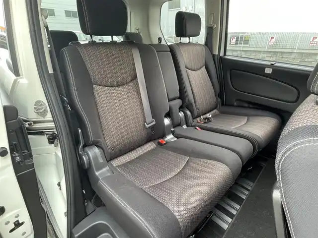 日産 セレナ HWS S HV Vセレ +SeftyⅡ 大阪府 2015(平27)年 11.9万km ブリリアントホワイトパール 純正SDナビ/（フルセグ/BT/CD/DVD）/フリップダウンモニター/バックカメラ/全方位カメラ/両側パワースライドドア/クルーズコントロール/レーンキープアシスト/エマージェンシーブレーキ/アイドリングストップ/横滑り防止システム/前後コーナーセンサー/前後ドライブレコーダー/純正16インチAW/ETC/プッシュスタート/保証書/取扱説明書/スペアキー　有