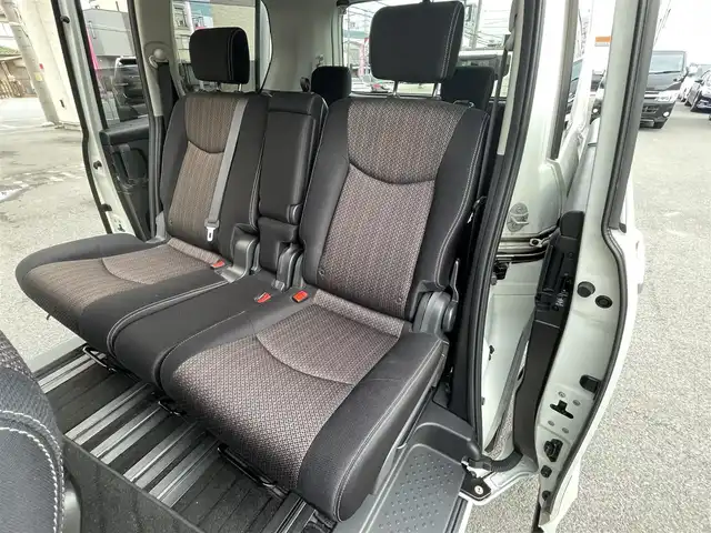 日産 セレナ HWS S HV Vセレ +SeftyⅡ 大阪府 2015(平27)年 11.9万km ブリリアントホワイトパール 純正SDナビ/（フルセグ/BT/CD/DVD）/フリップダウンモニター/バックカメラ/全方位カメラ/両側パワースライドドア/クルーズコントロール/レーンキープアシスト/エマージェンシーブレーキ/アイドリングストップ/横滑り防止システム/前後コーナーセンサー/前後ドライブレコーダー/純正16インチAW/ETC/プッシュスタート/保証書/取扱説明書/スペアキー　有