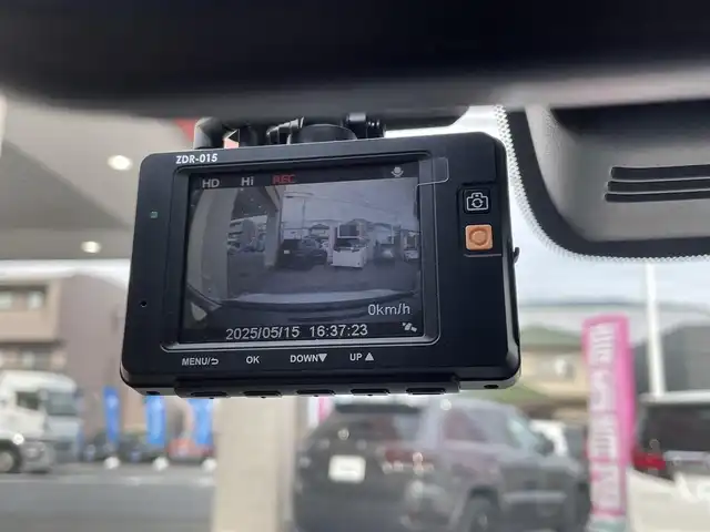日産 セレナ HWS S HV Vセレ +SeftyⅡ 大阪府 2015(平27)年 11.9万km ブリリアントホワイトパール 純正SDナビ/（フルセグ/BT/CD/DVD）/フリップダウンモニター/バックカメラ/全方位カメラ/両側パワースライドドア/クルーズコントロール/レーンキープアシスト/エマージェンシーブレーキ/アイドリングストップ/横滑り防止システム/前後コーナーセンサー/前後ドライブレコーダー/純正16インチAW/ETC/プッシュスタート/保証書/取扱説明書/スペアキー　有