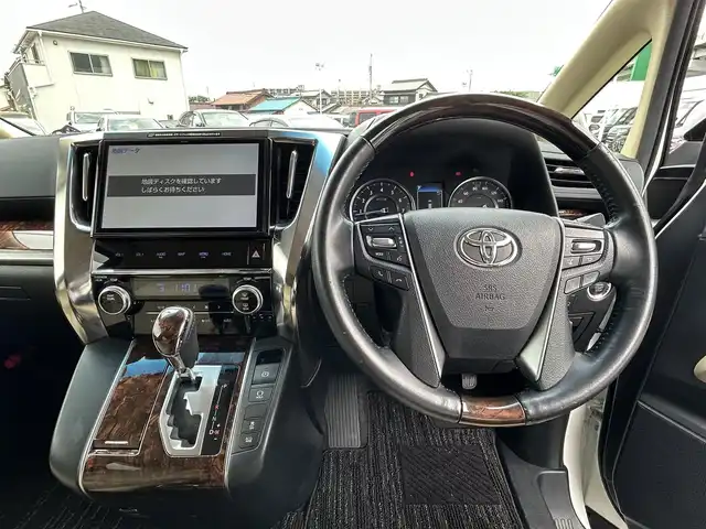 トヨタ アルファード X 愛知県 2019(平31)年 8万km ホワイトパールクリスタルシャイン 純正10インチナビ/（AM/FM/BT/SD/CD/DVD)/フルセグTV/バックモニター/ビルトインETC/純正フリップダウンモニター/両側パワースライドドア/LEDヘッドライト/フォグランプ/レーントレーシングアシスト/プリクラッシュセーフティ/パーキングサポートブレーキ/クルーズコントロール/純正18インチAW/スマートキー/スペアキー