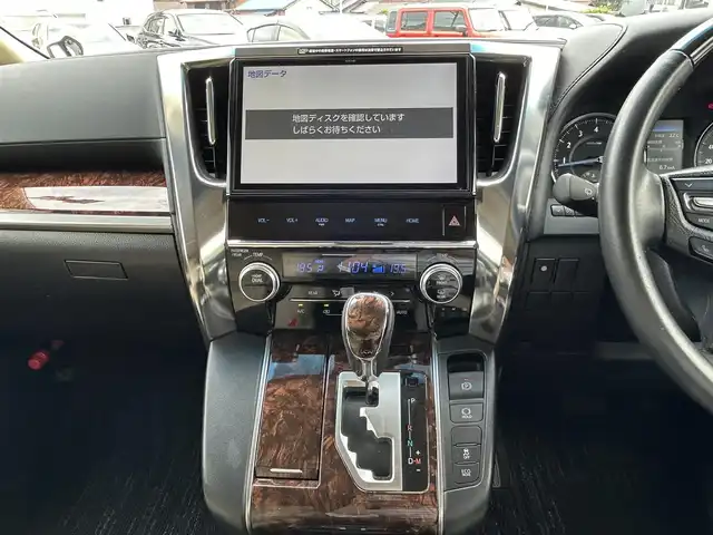 トヨタ アルファード X 愛知県 2019(平31)年 8万km ホワイトパールクリスタルシャイン 純正10インチナビ/（AM/FM/BT/SD/CD/DVD)/フルセグTV/バックモニター/ビルトインETC/純正フリップダウンモニター/両側パワースライドドア/LEDヘッドライト/フォグランプ/レーントレーシングアシスト/プリクラッシュセーフティ/パーキングサポートブレーキ/クルーズコントロール/純正18インチAW/スマートキー/スペアキー