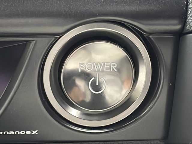 レクサス ＵＸ 300h バージョンC 大阪府 2025(令7)年 0.1万km ソニッククォーツ 純正メモリナビ/・DVD/CD/FM/AM/Bluetooth/Miracast/・フルセグテレビ/ビルトインETC2.0/ドライブレコーダー/全周囲カメラ/衝突軽減ブレーキ/レーンキープアシスト/レーダークルーズコントロール/盗難防止装置/革巻きステアリング/ステアリングリモコン/パドルシフト/ハンドルヒーター/メモリシート（D席+N席）/パワーシート（D席+N席）/シートヒーター（D席+N席）/エアシート（D席+N席）/レザーシート/前後コーナーセンサー/LEDヘッドライト/フォグランプ/オートライト/オートエアコン/スマートキー×2/カードキー×1/プッシュスタート/12V電源/USBジャック×3/純正17インチアルミホイール/純正フロアマット/取扱説明書/ナビ取扱説明書/保証書