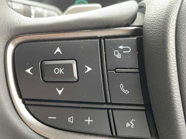 レクサス ＵＸ 300h バージョンC 大阪府 2025(令7)年 0.1万km ソニッククォーツ 純正メモリナビ/・DVD/CD/FM/AM/Bluetooth/Miracast/・フルセグテレビ/ビルトインETC2.0/ドライブレコーダー/全周囲カメラ/衝突軽減ブレーキ/レーンキープアシスト/レーダークルーズコントロール/盗難防止装置/革巻きステアリング/ステアリングリモコン/パドルシフト/ハンドルヒーター/メモリシート（D席+N席）/パワーシート（D席+N席）/シートヒーター（D席+N席）/エアシート（D席+N席）/レザーシート/前後コーナーセンサー/LEDヘッドライト/フォグランプ/オートライト/オートエアコン/スマートキー×2/カードキー×1/プッシュスタート/12V電源/USBジャック×3/純正17インチアルミホイール/純正フロアマット/取扱説明書/ナビ取扱説明書/保証書