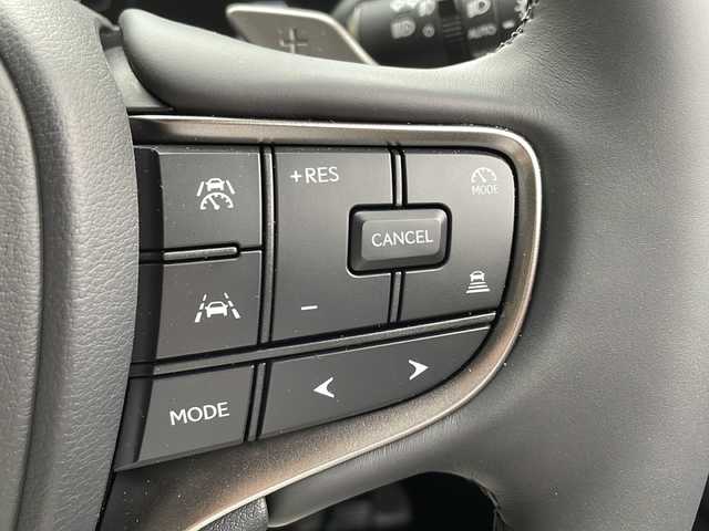 レクサス ＵＸ 300h バージョンC 大阪府 2025(令7)年 0.1万km ソニッククォーツ 純正メモリナビ/・DVD/CD/FM/AM/Bluetooth/Miracast/・フルセグテレビ/ビルトインETC2.0/ドライブレコーダー/全周囲カメラ/衝突軽減ブレーキ/レーンキープアシスト/レーダークルーズコントロール/盗難防止装置/革巻きステアリング/ステアリングリモコン/パドルシフト/ハンドルヒーター/メモリシート（D席+N席）/パワーシート（D席+N席）/シートヒーター（D席+N席）/エアシート（D席+N席）/レザーシート/前後コーナーセンサー/LEDヘッドライト/フォグランプ/オートライト/オートエアコン/スマートキー×2/カードキー×1/プッシュスタート/12V電源/USBジャック×3/純正17インチアルミホイール/純正フロアマット/取扱説明書/ナビ取扱説明書/保証書