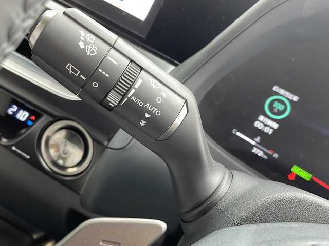 レクサス ＵＸ 300h バージョンC 大阪府 2025(令7)年 0.1万km ソニッククォーツ 純正メモリナビ/・DVD/CD/FM/AM/Bluetooth/Miracast/・フルセグテレビ/ビルトインETC2.0/ドライブレコーダー/全周囲カメラ/衝突軽減ブレーキ/レーンキープアシスト/レーダークルーズコントロール/盗難防止装置/革巻きステアリング/ステアリングリモコン/パドルシフト/ハンドルヒーター/メモリシート（D席+N席）/パワーシート（D席+N席）/シートヒーター（D席+N席）/エアシート（D席+N席）/レザーシート/前後コーナーセンサー/LEDヘッドライト/フォグランプ/オートライト/オートエアコン/スマートキー×2/カードキー×1/プッシュスタート/12V電源/USBジャック×3/純正17インチアルミホイール/純正フロアマット/取扱説明書/ナビ取扱説明書/保証書