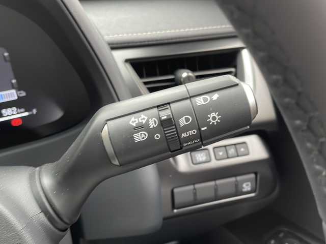 レクサス ＵＸ 300h バージョンC 大阪府 2025(令7)年 0.1万km ソニッククォーツ 純正メモリナビ/・DVD/CD/FM/AM/Bluetooth/Miracast/・フルセグテレビ/ビルトインETC2.0/ドライブレコーダー/全周囲カメラ/衝突軽減ブレーキ/レーンキープアシスト/レーダークルーズコントロール/盗難防止装置/革巻きステアリング/ステアリングリモコン/パドルシフト/ハンドルヒーター/メモリシート（D席+N席）/パワーシート（D席+N席）/シートヒーター（D席+N席）/エアシート（D席+N席）/レザーシート/前後コーナーセンサー/LEDヘッドライト/フォグランプ/オートライト/オートエアコン/スマートキー×2/カードキー×1/プッシュスタート/12V電源/USBジャック×3/純正17インチアルミホイール/純正フロアマット/取扱説明書/ナビ取扱説明書/保証書