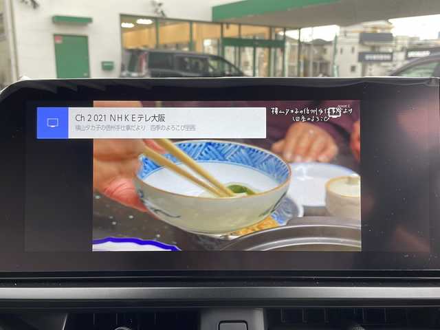 レクサス ＵＸ 300h バージョンC 大阪府 2025(令7)年 0.1万km ソニッククォーツ 純正メモリナビ/・DVD/CD/FM/AM/Bluetooth/Miracast/・フルセグテレビ/ビルトインETC2.0/ドライブレコーダー/全周囲カメラ/衝突軽減ブレーキ/レーンキープアシスト/レーダークルーズコントロール/盗難防止装置/革巻きステアリング/ステアリングリモコン/パドルシフト/ハンドルヒーター/メモリシート（D席+N席）/パワーシート（D席+N席）/シートヒーター（D席+N席）/エアシート（D席+N席）/レザーシート/前後コーナーセンサー/LEDヘッドライト/フォグランプ/オートライト/オートエアコン/スマートキー×2/カードキー×1/プッシュスタート/12V電源/USBジャック×3/純正17インチアルミホイール/純正フロアマット/取扱説明書/ナビ取扱説明書/保証書