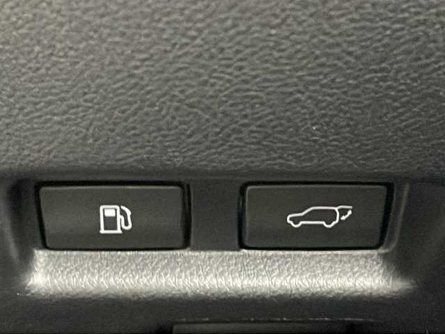 レクサス ＵＸ 300h バージョンC 大阪府 2025(令7)年 0.1万km ソニッククォーツ 純正メモリナビ/・DVD/CD/FM/AM/Bluetooth/Miracast/・フルセグテレビ/ビルトインETC2.0/ドライブレコーダー/全周囲カメラ/衝突軽減ブレーキ/レーンキープアシスト/レーダークルーズコントロール/盗難防止装置/革巻きステアリング/ステアリングリモコン/パドルシフト/ハンドルヒーター/メモリシート（D席+N席）/パワーシート（D席+N席）/シートヒーター（D席+N席）/エアシート（D席+N席）/レザーシート/前後コーナーセンサー/LEDヘッドライト/フォグランプ/オートライト/オートエアコン/スマートキー×2/カードキー×1/プッシュスタート/12V電源/USBジャック×3/純正17インチアルミホイール/純正フロアマット/取扱説明書/ナビ取扱説明書/保証書