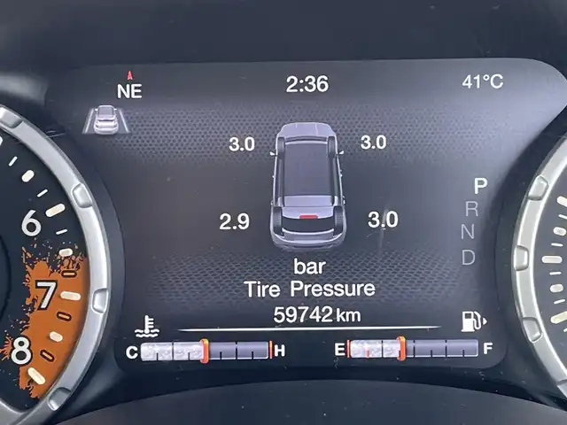 クライスラー・ジープ ジープ レネゲード リミテッド 佐賀県 2018(平30)年 6万km 黒 黒革シート/純正オーディオ/・Bluetooth/USB/AM/FM/バックカメラ/ETC/DN席パワーシート/DN席シートヒーター/革巻きステアリング/・ステアリングヒーター/・ステアリングリモコン/電子パーキングブレーキ/スマートキー/HIDヘッドライト/フォグライト/オートライト/純正17インチアルミホイール/純正フロアマット/スペアキー1本あり/衝突警報/レーンアシスト/パークセンス/ブラインドスポット/アダプティブクルーズコントロール