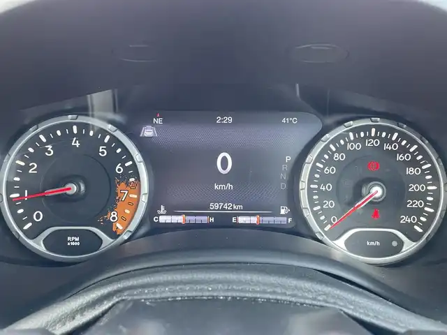クライスラー・ジープ ジープ レネゲード リミテッド 佐賀県 2018(平30)年 6万km 黒 黒革シート/純正オーディオ/・Bluetooth/USB/AM/FM/バックカメラ/ETC/DN席パワーシート/DN席シートヒーター/革巻きステアリング/・ステアリングヒーター/・ステアリングリモコン/電子パーキングブレーキ/スマートキー/HIDヘッドライト/フォグライト/オートライト/純正17インチアルミホイール/純正フロアマット/スペアキー1本あり/衝突警報/レーンアシスト/パークセンス/ブラインドスポット/アダプティブクルーズコントロール