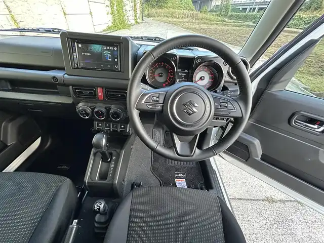 スズキ ジムニー シエラ JC 長崎県 2024(令6)年 1.2万km ピュアホワイトP ワンオーナー/社外ディスプレイオーディオ/（CD/DVD/BT）/バックカメラ/衝突軽減システム/レーンアシスト/シートヒーター/オートライト/前後ドライブレコーダー/スマートキー/プッシュスタート/純正15インチAW