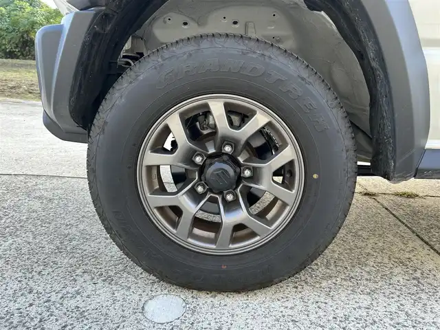 スズキ ジムニー シエラ JC 長崎県 2024(令6)年 1.2万km ピュアホワイトP ワンオーナー/社外ディスプレイオーディオ/（CD/DVD/BT）/バックカメラ/衝突軽減システム/レーンアシスト/シートヒーター/オートライト/前後ドライブレコーダー/スマートキー/プッシュスタート/純正15インチAW