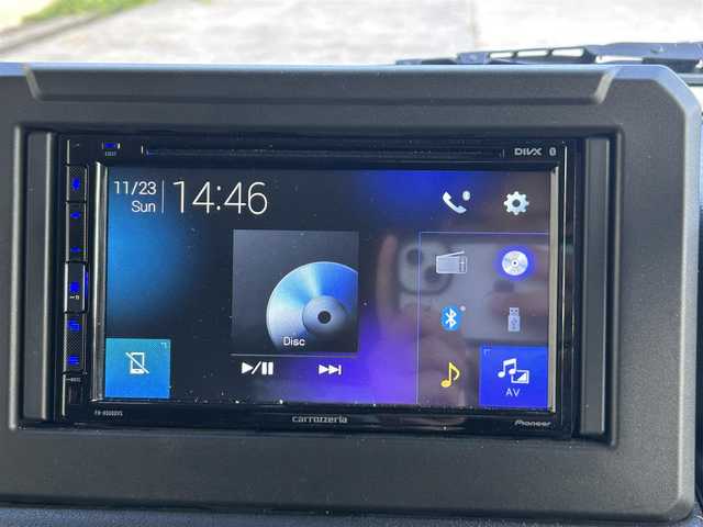 スズキ ジムニー シエラ JC 長崎県 2024(令6)年 1.2万km ピュアホワイトP ワンオーナー/社外ディスプレイオーディオ/（CD/DVD/BT）/バックカメラ/衝突軽減システム/レーンアシスト/シートヒーター/オートライト/前後ドライブレコーダー/スマートキー/プッシュスタート/純正15インチAW