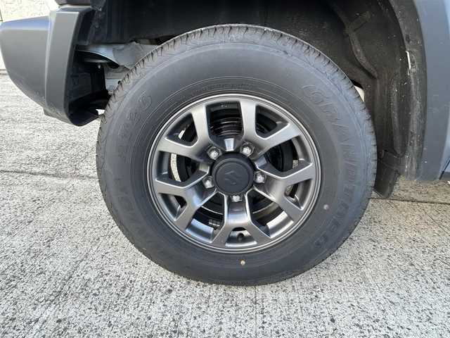 スズキ ジムニー シエラ JC 長崎県 2024(令6)年 1.2万km ピュアホワイトP ワンオーナー/社外ディスプレイオーディオ/（CD/DVD/BT）/バックカメラ/衝突軽減システム/レーンアシスト/シートヒーター/オートライト/前後ドライブレコーダー/スマートキー/プッシュスタート/純正15インチAW