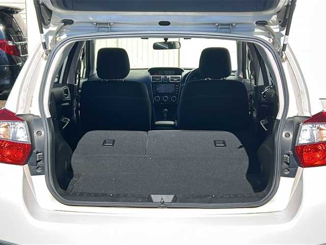 スバル インプレッサ ＸＶ 2．0i－L アイサイト 東京都 2015(平27)年 7.3万km クリスタルホワイトP (株)IDOMが運営する【じしゃロン国分寺店】の自社ローン対象車両になります。こちらは現金ご利用時の価格です。自社ローンご希望の方は別途その旨お申付け下さい。/***車検証来たら諸現データ見直し＊＊＊/アイサイト/４ＷＤ/純正メモリナビ（CN-LR700D）Bluetooth/フルセグテレビ/バックカメラ/プッシュスタート/スマートキー/パドルシフト/LED/フォグ/ETC