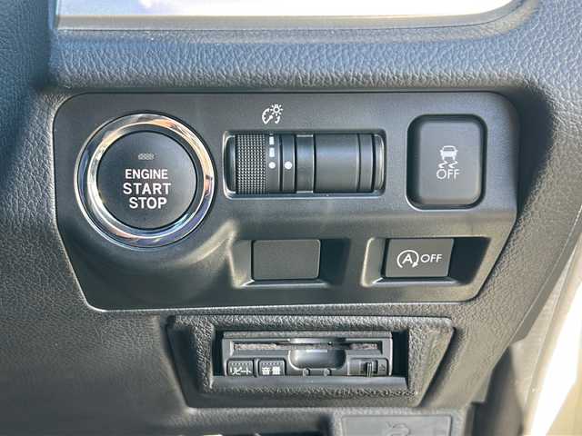 スバル インプレッサ ＸＶ 2．0i－L アイサイト 東京都 2015(平27)年 7.3万km クリスタルホワイトP (株)IDOMが運営する【じしゃロン国分寺店】の自社ローン対象車両になります。こちらは現金ご利用時の価格です。自社ローンご希望の方は別途その旨お申付け下さい。/***車検証来たら諸現データ見直し＊＊＊/アイサイト/４ＷＤ/純正メモリナビ（CN-LR700D）Bluetooth/フルセグテレビ/バックカメラ/プッシュスタート/スマートキー/パドルシフト/LED/フォグ/ETC