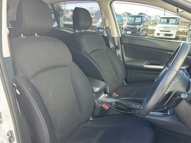 スバル インプレッサ ＸＶ 2．0i－L アイサイト 東京都 2015(平27)年 7.3万km クリスタルホワイトP (株)IDOMが運営する【じしゃロン国分寺店】の自社ローン対象車両になります。こちらは現金ご利用時の価格です。自社ローンご希望の方は別途その旨お申付け下さい。/***車検証来たら諸現データ見直し＊＊＊/アイサイト/４ＷＤ/純正メモリナビ（CN-LR700D）Bluetooth/フルセグテレビ/バックカメラ/プッシュスタート/スマートキー/パドルシフト/LED/フォグ/ETC