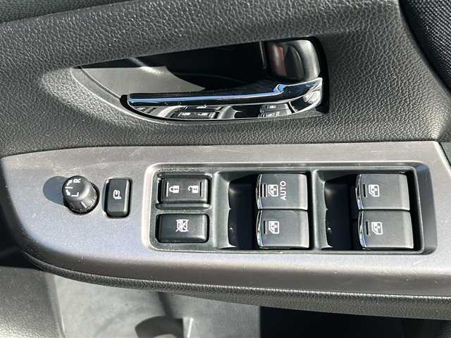 スバル インプレッサ ＸＶ 2．0i－L アイサイト 東京都 2015(平27)年 7.3万km クリスタルホワイトP (株)IDOMが運営する【じしゃロン国分寺店】の自社ローン対象車両になります。こちらは現金ご利用時の価格です。自社ローンご希望の方は別途その旨お申付け下さい。/***車検証来たら諸現データ見直し＊＊＊/アイサイト/４ＷＤ/純正メモリナビ（CN-LR700D）Bluetooth/フルセグテレビ/バックカメラ/プッシュスタート/スマートキー/パドルシフト/LED/フォグ/ETC