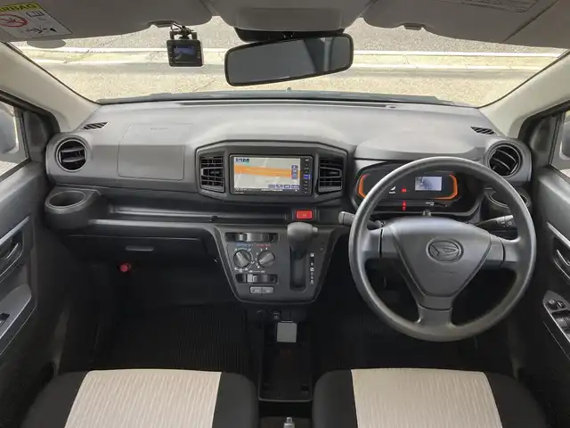 ダイハツ ミラ イース L SAⅢ 兵庫県 2019(令1)年 2.8万km ホワイト ワンオーナー/純正メモリーナビ(NMZK-W69D)/フルセグTV/CD/DVD/SD/Bluetooth/FM/AM/バックカメラ/ETC/前後ドライブレコーダー(DRY-TW8500)/スマートアシストIII/・衝突警報(対車両・歩行者)/・衝突回避支援ブレーキ(対車両・歩行者)/・前後誤発進抑制/・車両逸脱警報/・先行車発進告知/・オートハイビーム/前後クリアランスソナー/電格ミラー/アイドリングストップ/横滑り防止装置/ヘッドライトレベライザー/ISOFIX/ドアバイザー/フロアマット/スペアキー1本(板鍵)/新車時保証書/抜粋版取扱説明書