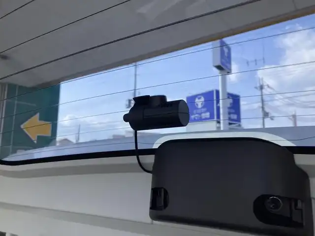 ダイハツ ミラ イース L SAⅢ 兵庫県 2019(令1)年 2.8万km ホワイト ワンオーナー/純正メモリーナビ(NMZK-W69D)/フルセグTV/CD/DVD/SD/Bluetooth/FM/AM/バックカメラ/ETC/前後ドライブレコーダー(DRY-TW8500)/スマートアシストIII/・衝突警報(対車両・歩行者)/・衝突回避支援ブレーキ(対車両・歩行者)/・前後誤発進抑制/・車両逸脱警報/・先行車発進告知/・オートハイビーム/前後クリアランスソナー/電格ミラー/アイドリングストップ/横滑り防止装置/ヘッドライトレベライザー/ISOFIX/ドアバイザー/フロアマット/スペアキー1本(板鍵)/新車時保証書/抜粋版取扱説明書