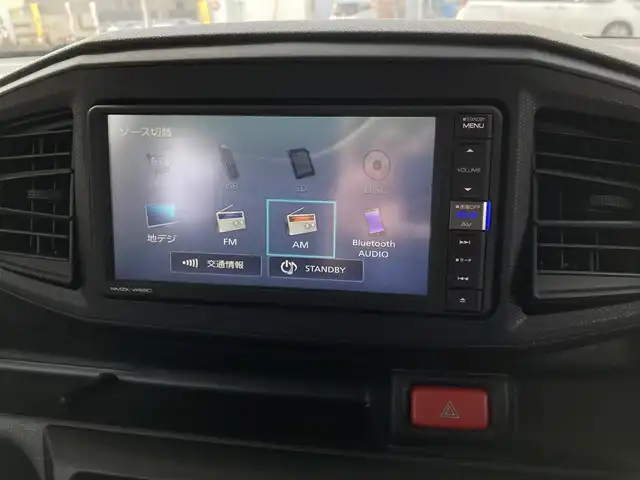 ダイハツ ミラ イース L SAⅢ 兵庫県 2019(令1)年 2.8万km ホワイト ワンオーナー/純正メモリーナビ(NMZK-W69D)/フルセグTV/CD/DVD/SD/Bluetooth/FM/AM/バックカメラ/ETC/前後ドライブレコーダー(DRY-TW8500)/スマートアシストIII/・衝突警報(対車両・歩行者)/・衝突回避支援ブレーキ(対車両・歩行者)/・前後誤発進抑制/・車両逸脱警報/・先行車発進告知/・オートハイビーム/前後クリアランスソナー/電格ミラー/アイドリングストップ/横滑り防止装置/ヘッドライトレベライザー/ISOFIX/ドアバイザー/フロアマット/スペアキー1本(板鍵)/新車時保証書/抜粋版取扱説明書