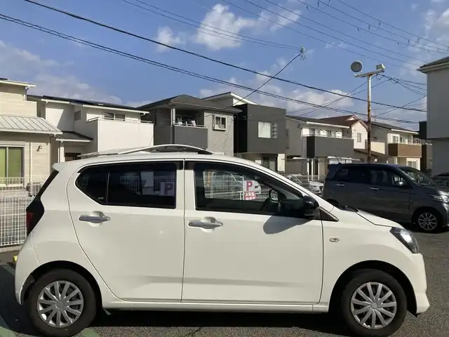 ダイハツ ミラ イース L SAⅢ 兵庫県 2019(令1)年 2.8万km ホワイト ワンオーナー/純正メモリーナビ(NMZK-W69D)/フルセグTV/CD/DVD/SD/Bluetooth/FM/AM/バックカメラ/ETC/前後ドライブレコーダー(DRY-TW8500)/スマートアシストIII/・衝突警報(対車両・歩行者)/・衝突回避支援ブレーキ(対車両・歩行者)/・前後誤発進抑制/・車両逸脱警報/・先行車発進告知/・オートハイビーム/前後クリアランスソナー/電格ミラー/アイドリングストップ/横滑り防止装置/ヘッドライトレベライザー/ISOFIX/ドアバイザー/フロアマット/スペアキー1本(板鍵)/新車時保証書/抜粋版取扱説明書