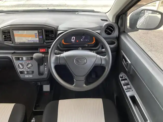 ダイハツ ミラ イース L SAⅢ 兵庫県 2019(令1)年 2.8万km ホワイト ワンオーナー/純正メモリーナビ(NMZK-W69D)/フルセグTV/CD/DVD/SD/Bluetooth/FM/AM/バックカメラ/ETC/前後ドライブレコーダー(DRY-TW8500)/スマートアシストIII/・衝突警報(対車両・歩行者)/・衝突回避支援ブレーキ(対車両・歩行者)/・前後誤発進抑制/・車両逸脱警報/・先行車発進告知/・オートハイビーム/前後クリアランスソナー/電格ミラー/アイドリングストップ/横滑り防止装置/ヘッドライトレベライザー/ISOFIX/ドアバイザー/フロアマット/スペアキー1本(板鍵)/新車時保証書/抜粋版取扱説明書