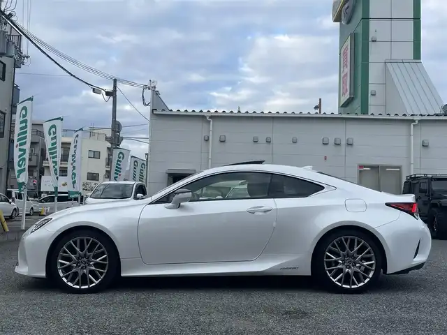 レクサス ＲＣ 300h バージョンL 兵庫県 2021(令3)年 4万km ホワイトノーヴァガラスフレーク 外部検査実施済み//ワンオーナー//内装：オーカー//OP 19インチAW//OP ムーンルーフ（チルト&スライド）//OP 寒冷地仕様/（リヤフォグ/ヘッドランプクリーナー/ウィンドシールドデアイサー）//純正メモリーナビ（10.3インチ）//地デジ/DVD/BT/USB/AUX/Miracast//ステアリングリモコン（ハンドルヒーター付）//バックカメラ//パドルシフト//本革シート//ヒーター/ベンチレーション/電動/運転席メモリ//3眼LEDヘッドランプ//ビルトインETC//ドライブレコーダー前後//レーダークルーズコントロール//ブラインドスポットモニター//リヤクロストラフィックアラート//オートマチックハイビーム//レーンディパーチャーアラート//クリアランスソナー