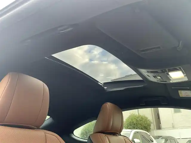 レクサス ＲＣ 300h バージョンL 兵庫県 2021(令3)年 4万km ホワイトノーヴァガラスフレーク 外部検査実施済み//ワンオーナー//内装：オーカー//OP 19インチAW//OP ムーンルーフ（チルト&スライド）//OP 寒冷地仕様/（リヤフォグ/ヘッドランプクリーナー/ウィンドシールドデアイサー）//純正メモリーナビ（10.3インチ）//地デジ/DVD/BT/USB/AUX/Miracast//ステアリングリモコン（ハンドルヒーター付）//バックカメラ//パドルシフト//本革シート//ヒーター/ベンチレーション/電動/運転席メモリ//3眼LEDヘッドランプ//ビルトインETC//ドライブレコーダー前後//レーダークルーズコントロール//ブラインドスポットモニター//リヤクロストラフィックアラート//オートマチックハイビーム//レーンディパーチャーアラート//クリアランスソナー