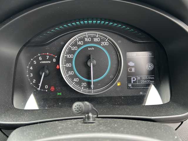 スズキ イグニス ハイブリッド MG 秋田県 2017(平29)年 2.6万km プレミアムシルバーメタリック 登録時走行距離25400km/４WD/純正SDナビ/フルセグTV/CD/DVD/Bluetooth/ETC/横滑り防止装置/盗難防止装置/レーンキープアシスト/衝突被害軽減システム/車線逸脱警報/運助シートヒーター/格納サイドミラー/ダウンヒルアシストコントロール/スチールホイールスタッドレスタイヤ積み込み/ハロゲンヘッドライト/リモコンキー/スペアキー