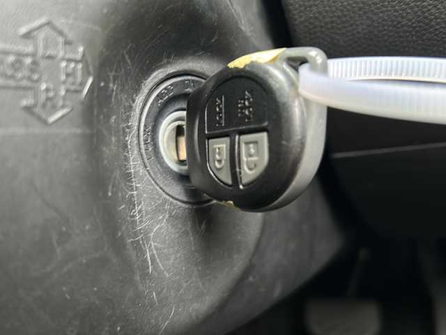 スズキ イグニス ハイブリッド MG 秋田県 2017(平29)年 2.6万km プレミアムシルバーメタリック 登録時走行距離25400km/４WD/純正SDナビ/フルセグTV/CD/DVD/Bluetooth/ETC/横滑り防止装置/盗難防止装置/レーンキープアシスト/衝突被害軽減システム/車線逸脱警報/運助シートヒーター/格納サイドミラー/ダウンヒルアシストコントロール/スチールホイールスタッドレスタイヤ積み込み/ハロゲンヘッドライト/リモコンキー/スペアキー