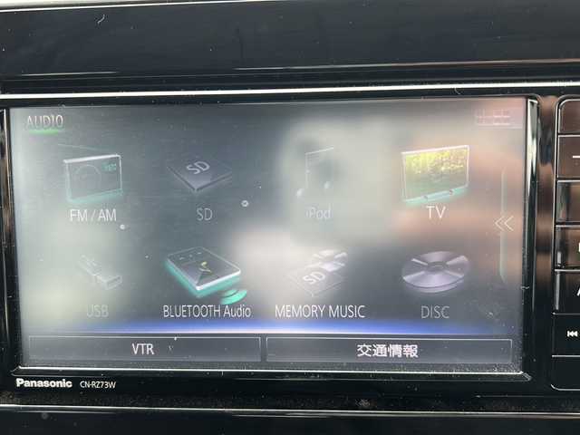 スズキ イグニス ハイブリッド MG 秋田県 2017(平29)年 2.6万km プレミアムシルバーメタリック 登録時走行距離25400km/４WD/純正SDナビ/フルセグTV/CD/DVD/Bluetooth/ETC/横滑り防止装置/盗難防止装置/レーンキープアシスト/衝突被害軽減システム/車線逸脱警報/運助シートヒーター/格納サイドミラー/ダウンヒルアシストコントロール/スチールホイールスタッドレスタイヤ積み込み/ハロゲンヘッドライト/リモコンキー/スペアキー