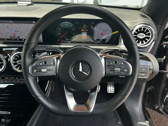 メルセデス・ベンツ ＣＬＡ２５０ 4MATIC AMGライン 富山県 2020(令2)年 1.6万km コスモスブラック サンルーフ/４WD/ターボ/Apple car play/純正HDDナビ/フルセグTV/Bluetooth/USB（タイプC）/ACC/ETC2.0/前ドラレコ/D/N席パワーシート/D/N席シートヒーター/パドルシフト/AM/FMラジオ/ワイヤレスチャージ/アイドリングストップ/レーダーセーフティパッケージ/・アクティブディスタンスアシストディストロニック/・アクティブブレーキアシスト/・アクティブブラインドスポットアシスト/・アクティブレーンキープアシスト/・リアクロストラフィックアラーム/アドバンスドパッケージ/・360°カメラシステム/・ヘッドアップシステム/・アドバンスドサウンシステム/レザーエクスクルーシブパッケージ/・ブラックレザーシート