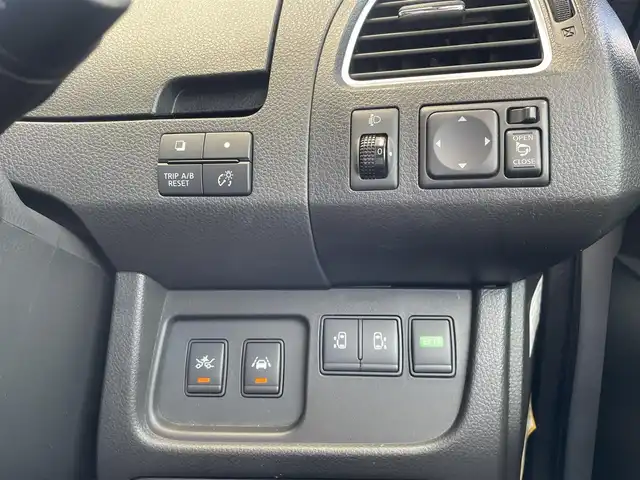 日産 セレナ ハイウェイS G S HV Aセーフ 埼玉県 2015(平27)年 7万km ブリリアントシルバー /パノラミックルーフ//純正メモリナビ//フルセグTV//アラウンドビューモニター//フリップダウンモニター//CD/DVD/Bluetooth//両側パワースライドドア//クルーズコントロール//ビルトインETC//スマートキー×2//衝突軽減ブレーキ//車線逸脱警報//Wエアバッグ&ABS//横滑り防止装置//前後ドライブレコーダー//革巻きステアリング//アイドリングSTOP//オートライト//Fフォグランプ//プライバシーガラス//ドアバイザー//純正16インチAW//新車時保証書//取扱説明書//ナビ取説