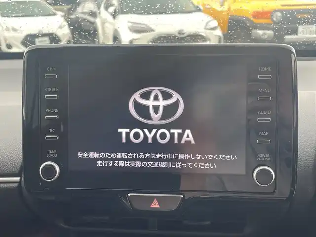 トヨタ ヤリスクロス Z 和歌山県 2022(令4)年 2.5万km ホワイトパールクリスタルシャイン 純正8インチディスプレイオーディオ/AM/FM/Bluetooth/バックカメラ/ETC/ドライブレコーダー/トヨタセーフティセンス/PCS（プリクラッシュセーフティ）/LTA（レーントレーシングアシスト）/レーダークルーズコントロール/ロードサインアシスト/クリアランスソナー/ハーフレザーシート/運転席パワーシート/前席シートヒーター/LEDヘッドライト/オートライト/オートハイビーム/電動パーキングブレーキ/オートブレーキホールド/純正18インチAW/純正フロアマット/ドアバイザー/プッシュスタート/スマートキー